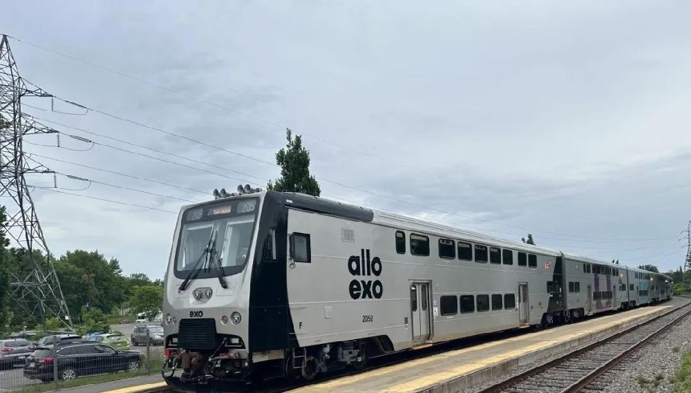 中國造！雙層不銹鋼列車在加拿大載客